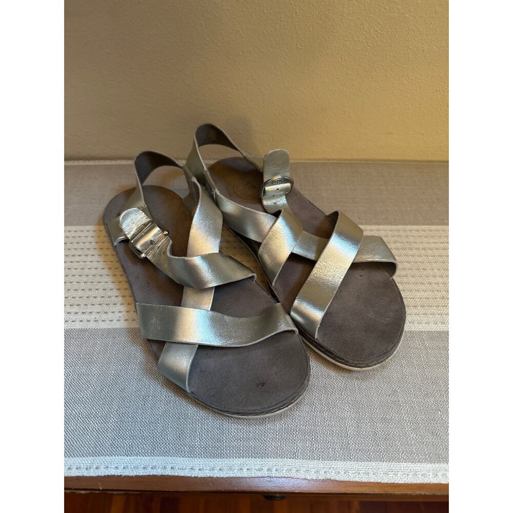 Chaco Wayfarer Metallic Silver Leather Sandals Size 7
